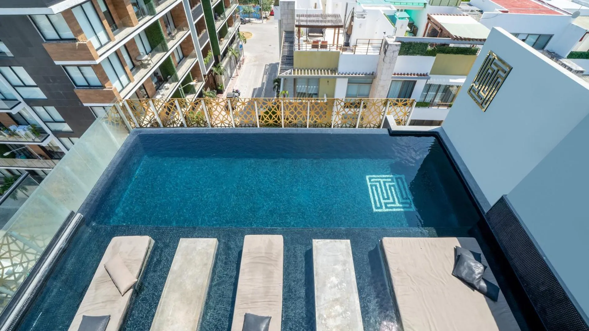 Апартаменты 1 Bedroom Condo With Rooftop Pool & Bar - At It Residences - Condo Iris Плая-дель-Кармен