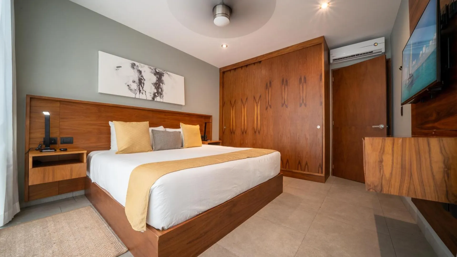 1 Bedroom Condo With Rooftop Pool & Bar - At It Residences - Condo Iris Плая-дель-Кармен 0*,  Мексика