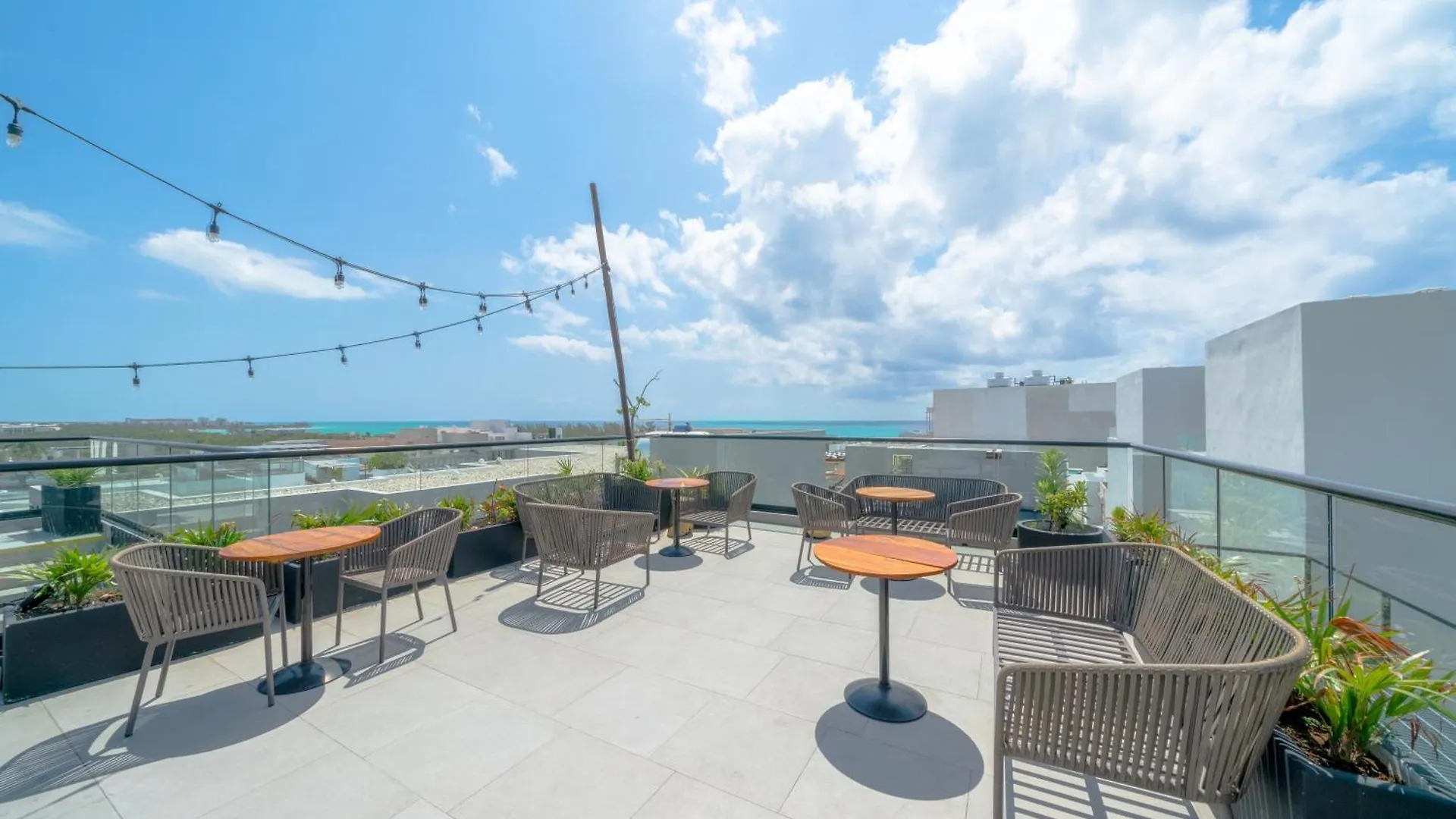 Апартаменты 1 Bedroom Condo With Rooftop Pool & Bar - At It Residences - Condo Iris Плая-дель-Кармен Мексика