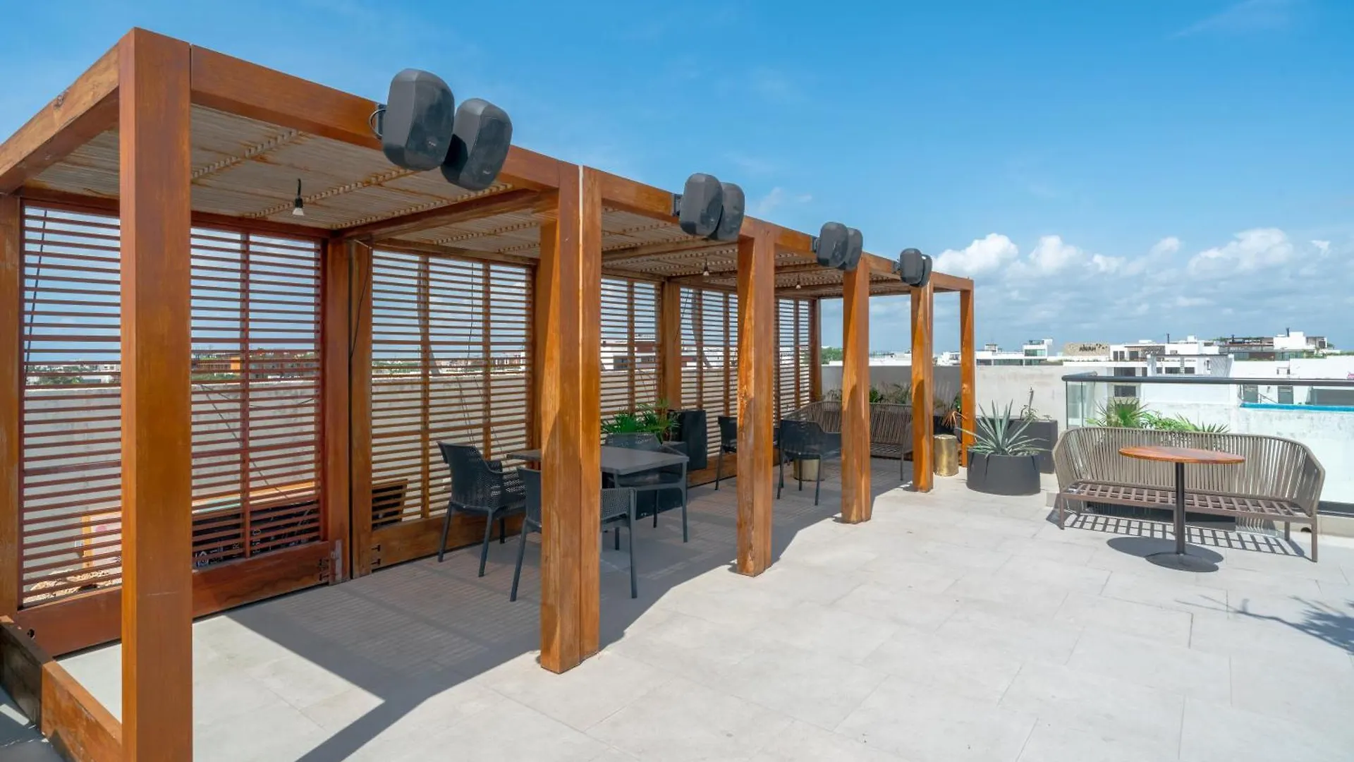 1 Bedroom Condo With Rooftop Pool & Bar - At It Residences - Condo Iris Плая-дель-Кармен 0*,  Мексика
