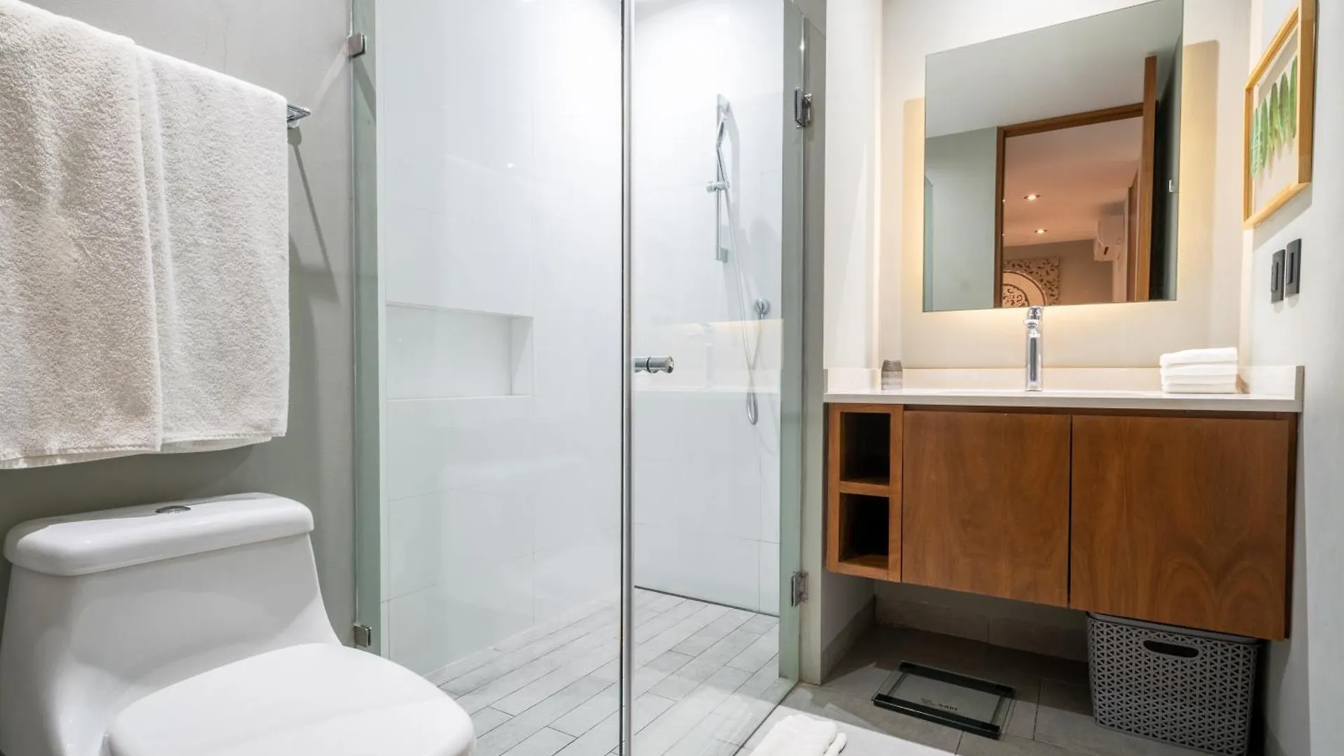 Apartment 1 Bedroom Condo With Rooftop Pool & Bar - At It Residences - Condo Iris Playa del Carmen
