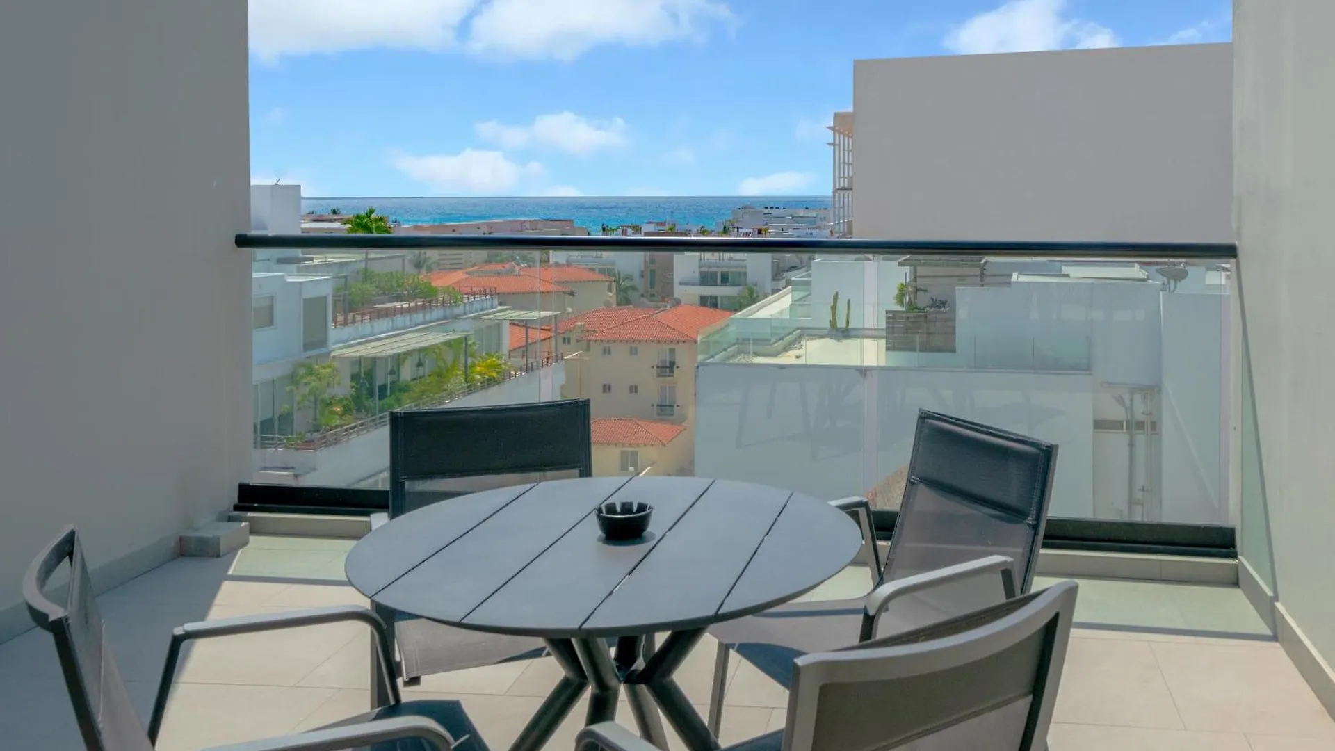 1 Bedroom Condo With Rooftop Pool & Bar - At It Residences - Condo Iris Playa del Carmen