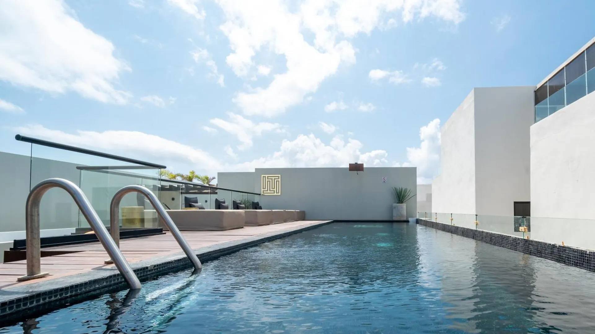 1 Bedroom Condo With Rooftop Pool & Bar - At It Residences - Condo Iris Playa del Carmen