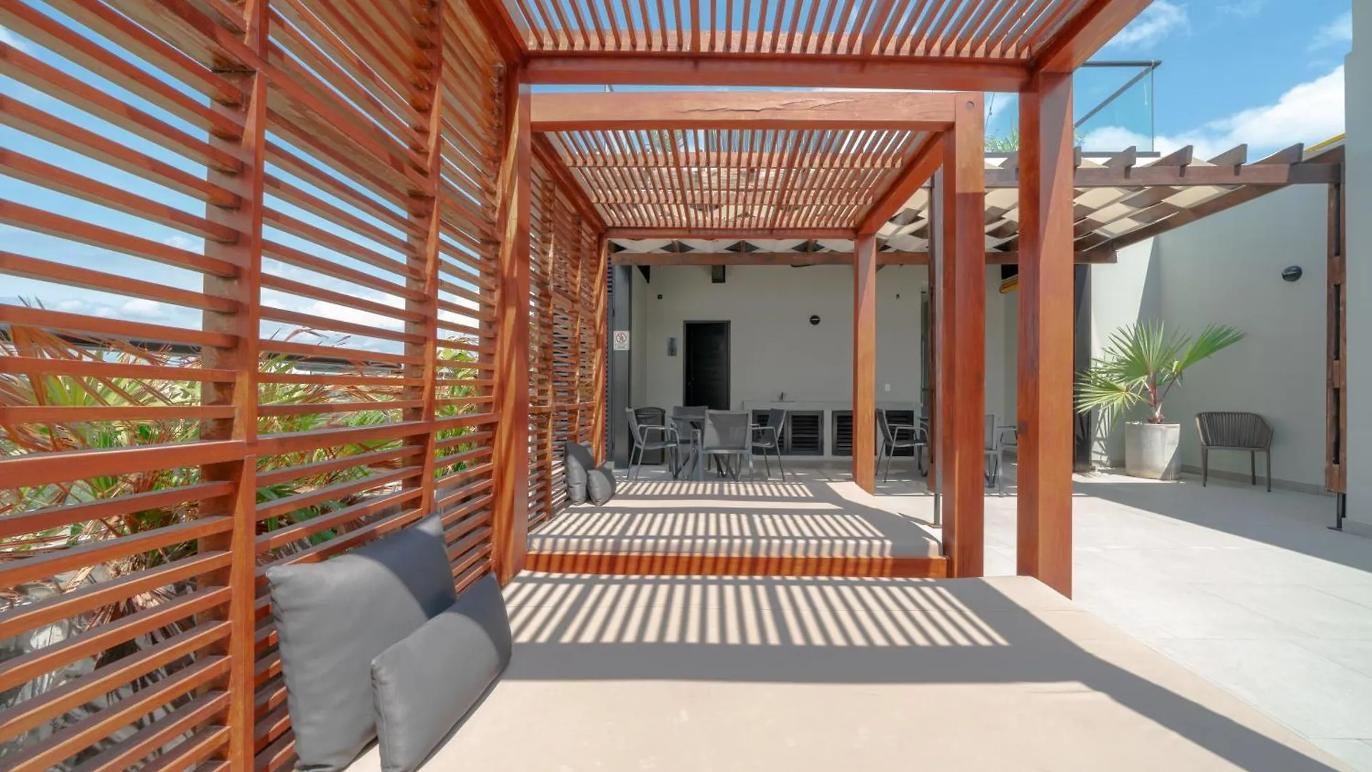 1 Bedroom Condo With Rooftop Pool & Bar - At It Residences - Condo Iris Playa del Carmen Mexico