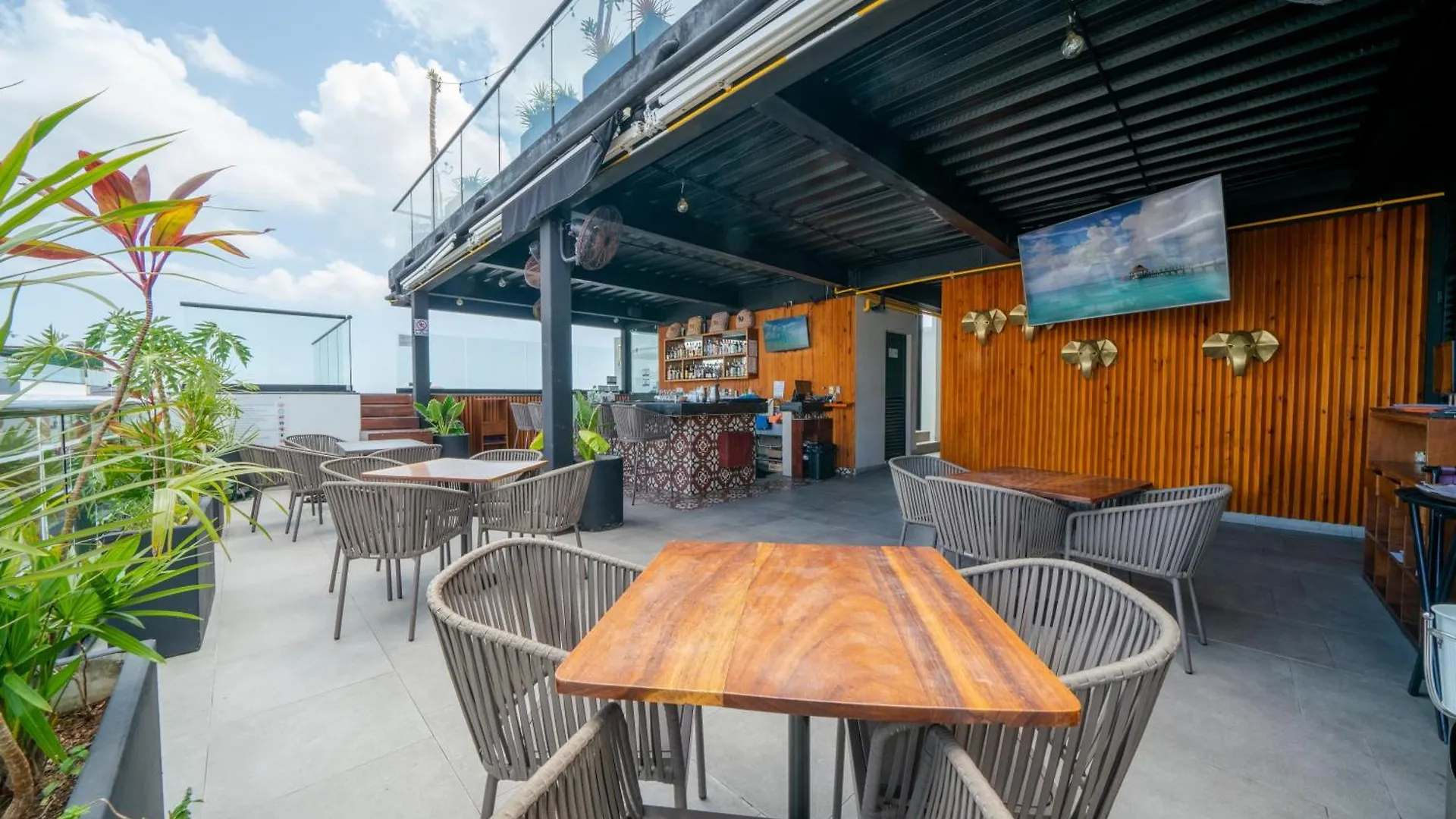 1 Bedroom Condo With Rooftop Pool & Bar - At It Residences - Condo Iris Playa del Carmen Apartment